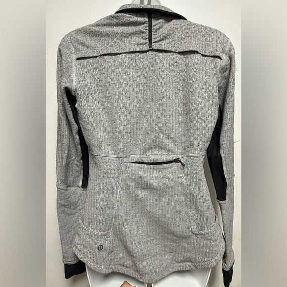 Lululemon base runner 1/2 off-center zip pockets black grey pattern - Picture 5 of 11